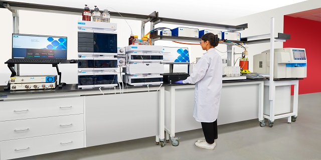 <p>Automated Aseptic Sampling in Upstream: Accelerated Access to Process and Quality Data</p>
Scientist in a lab in front of a computer using bio4c processpad.